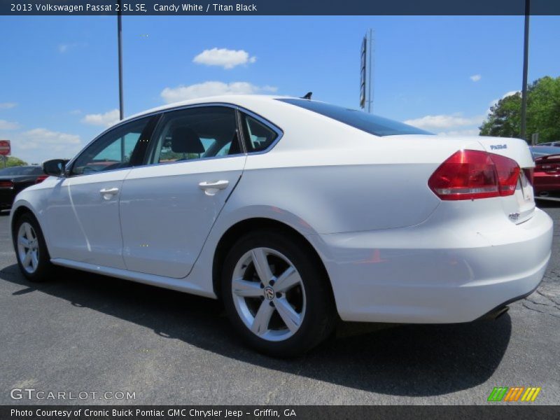 Candy White / Titan Black 2013 Volkswagen Passat 2.5L SE