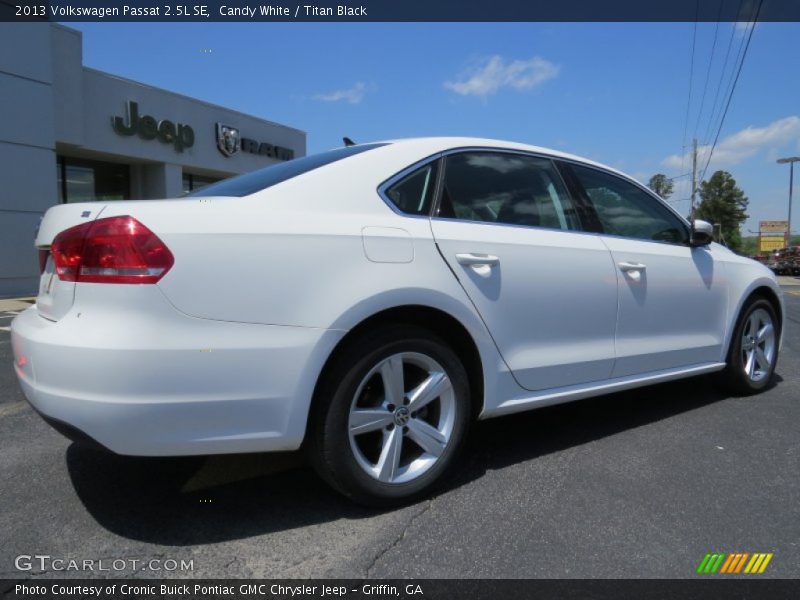 Candy White / Titan Black 2013 Volkswagen Passat 2.5L SE