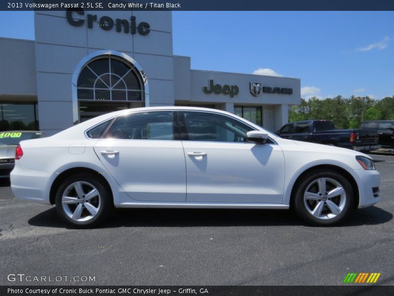 Candy White / Titan Black 2013 Volkswagen Passat 2.5L SE