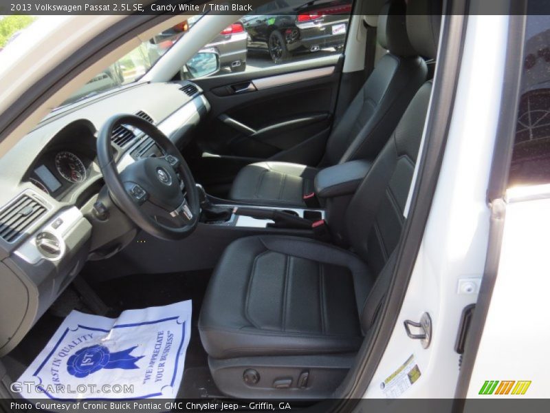 Candy White / Titan Black 2013 Volkswagen Passat 2.5L SE