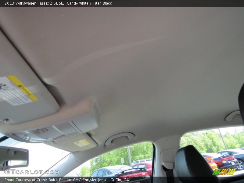 Candy White / Titan Black 2013 Volkswagen Passat 2.5L SE
