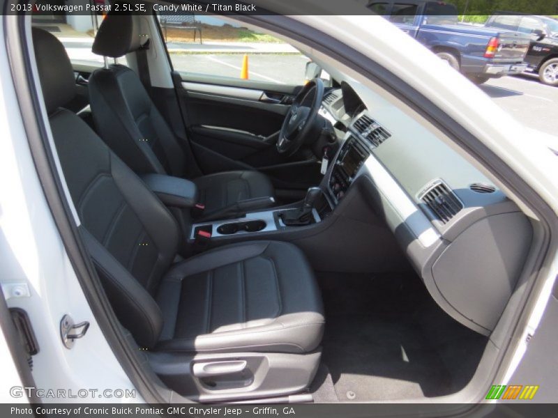 Candy White / Titan Black 2013 Volkswagen Passat 2.5L SE
