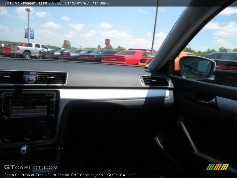 Candy White / Titan Black 2013 Volkswagen Passat 2.5L SE