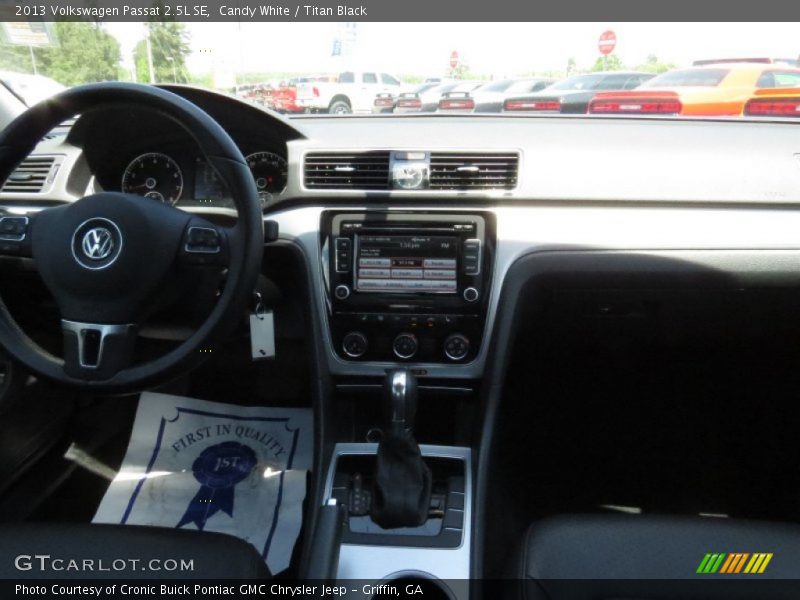 Candy White / Titan Black 2013 Volkswagen Passat 2.5L SE