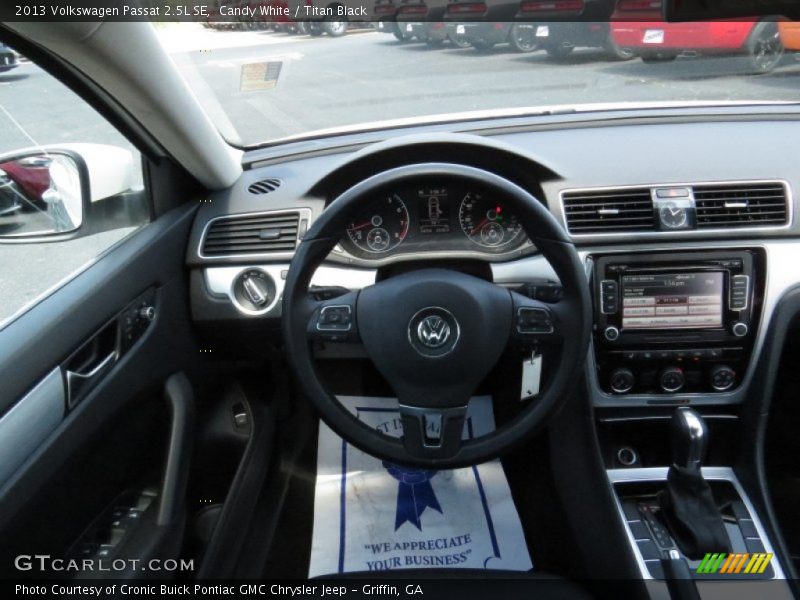 Candy White / Titan Black 2013 Volkswagen Passat 2.5L SE