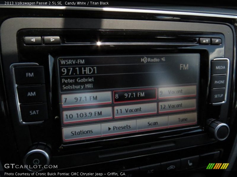 Candy White / Titan Black 2013 Volkswagen Passat 2.5L SE