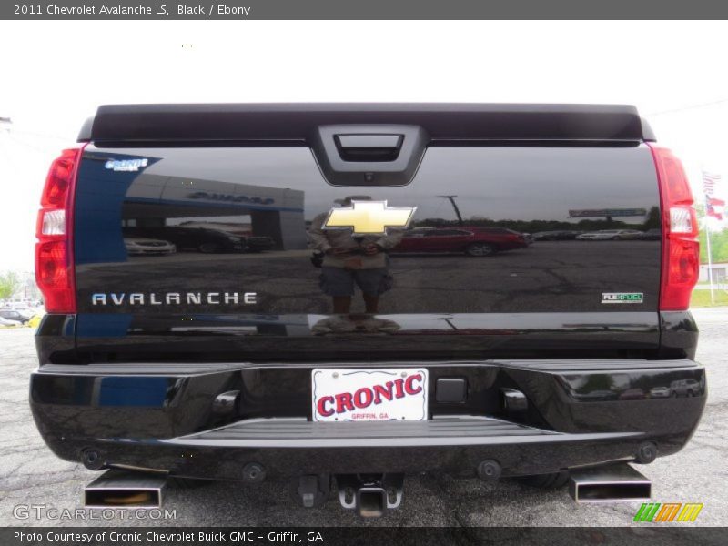 Black / Ebony 2011 Chevrolet Avalanche LS