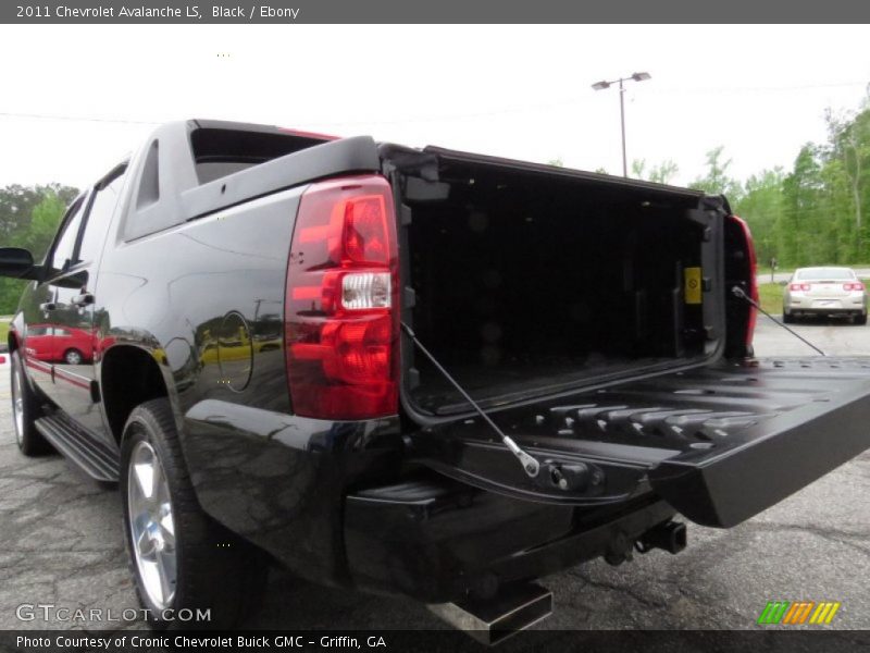 Black / Ebony 2011 Chevrolet Avalanche LS