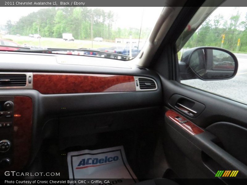 Black / Ebony 2011 Chevrolet Avalanche LS