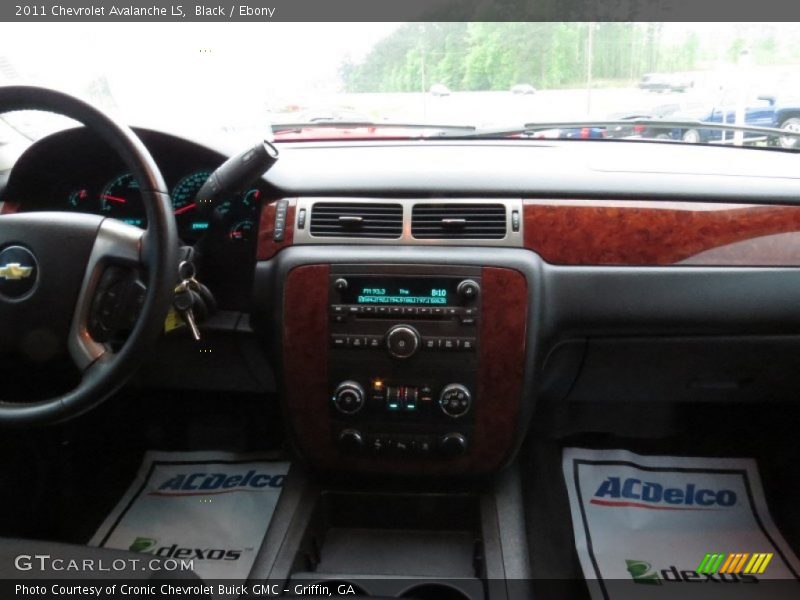 Black / Ebony 2011 Chevrolet Avalanche LS