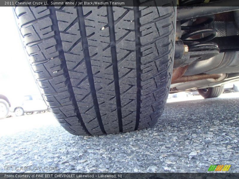 Summit White / Jet Black/Medium Titanium 2011 Chevrolet Cruze LS