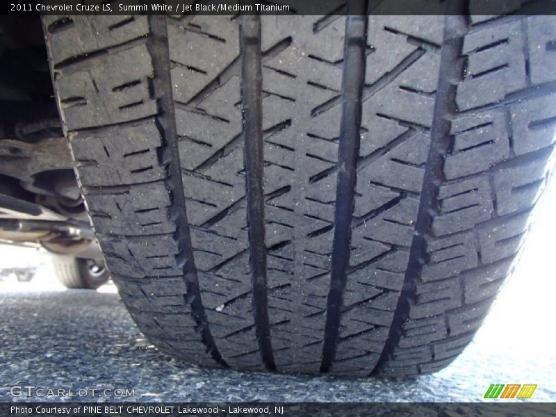 Summit White / Jet Black/Medium Titanium 2011 Chevrolet Cruze LS