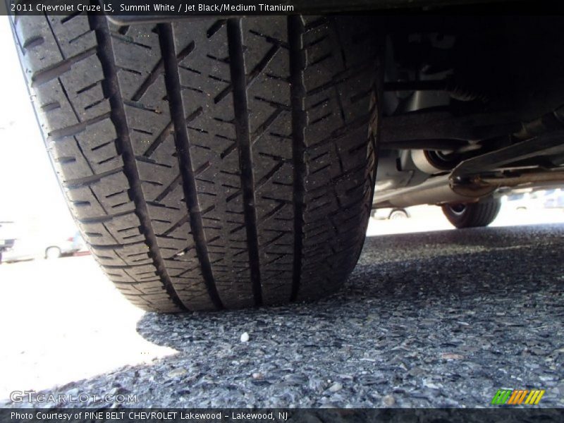 Summit White / Jet Black/Medium Titanium 2011 Chevrolet Cruze LS