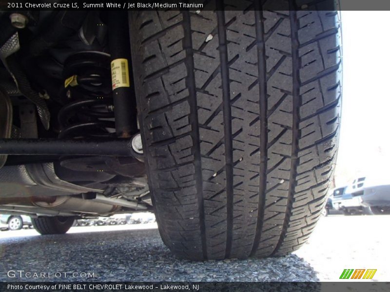 Summit White / Jet Black/Medium Titanium 2011 Chevrolet Cruze LS