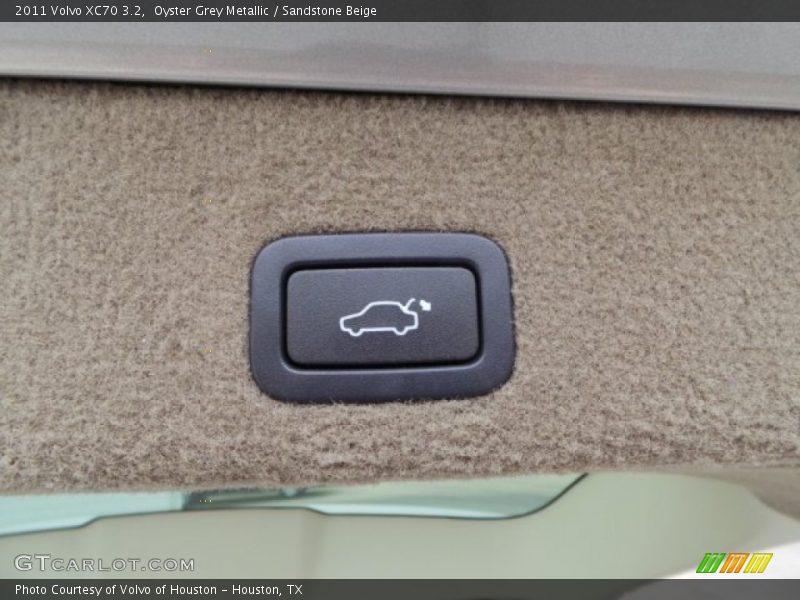 Oyster Grey Metallic / Sandstone Beige 2011 Volvo XC70 3.2