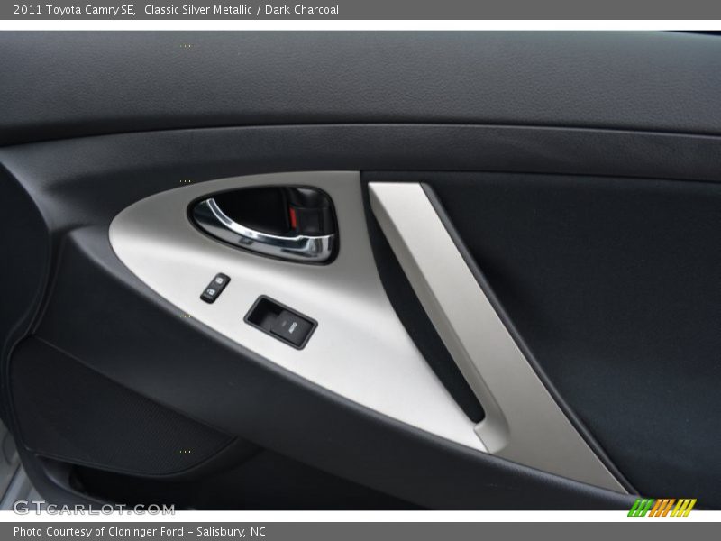 Classic Silver Metallic / Dark Charcoal 2011 Toyota Camry SE