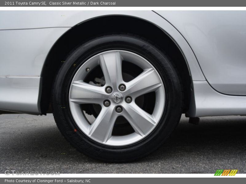 Classic Silver Metallic / Dark Charcoal 2011 Toyota Camry SE