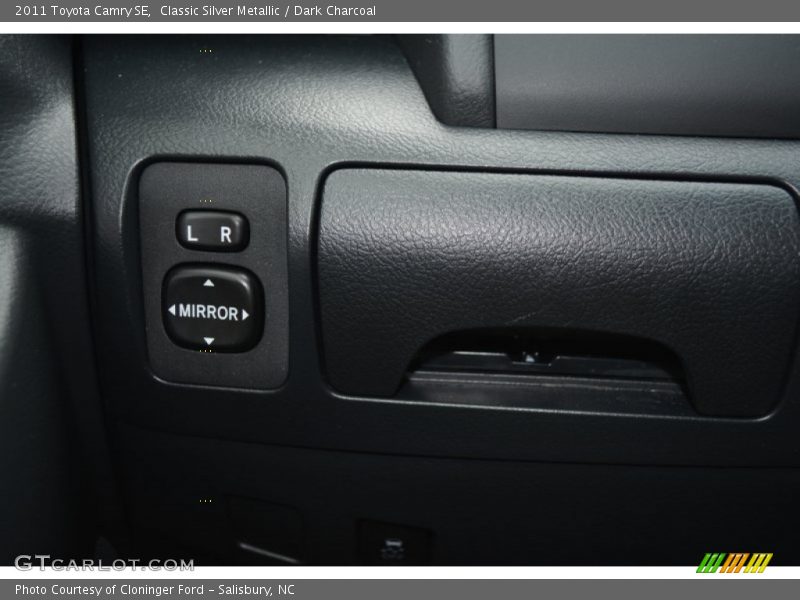 Classic Silver Metallic / Dark Charcoal 2011 Toyota Camry SE