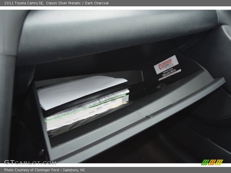 Classic Silver Metallic / Dark Charcoal 2011 Toyota Camry SE