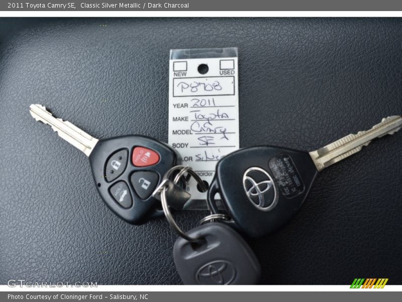 Classic Silver Metallic / Dark Charcoal 2011 Toyota Camry SE
