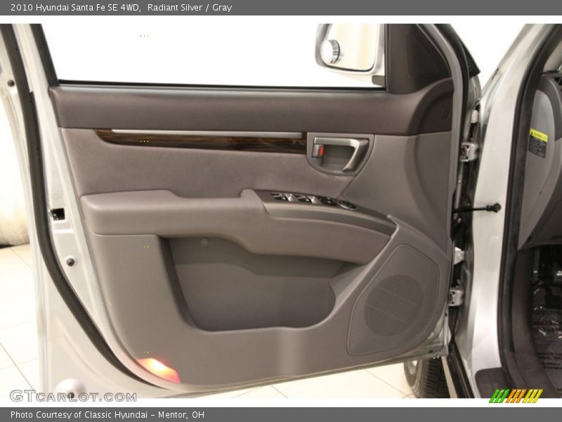 Radiant Silver / Gray 2010 Hyundai Santa Fe SE 4WD