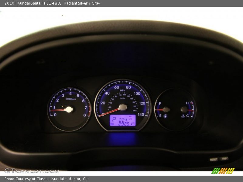 Radiant Silver / Gray 2010 Hyundai Santa Fe SE 4WD