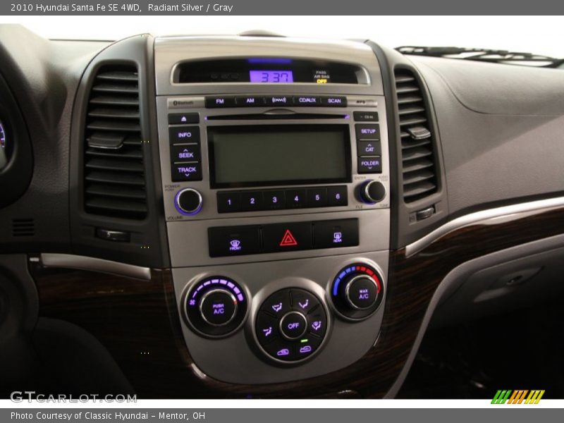 Radiant Silver / Gray 2010 Hyundai Santa Fe SE 4WD