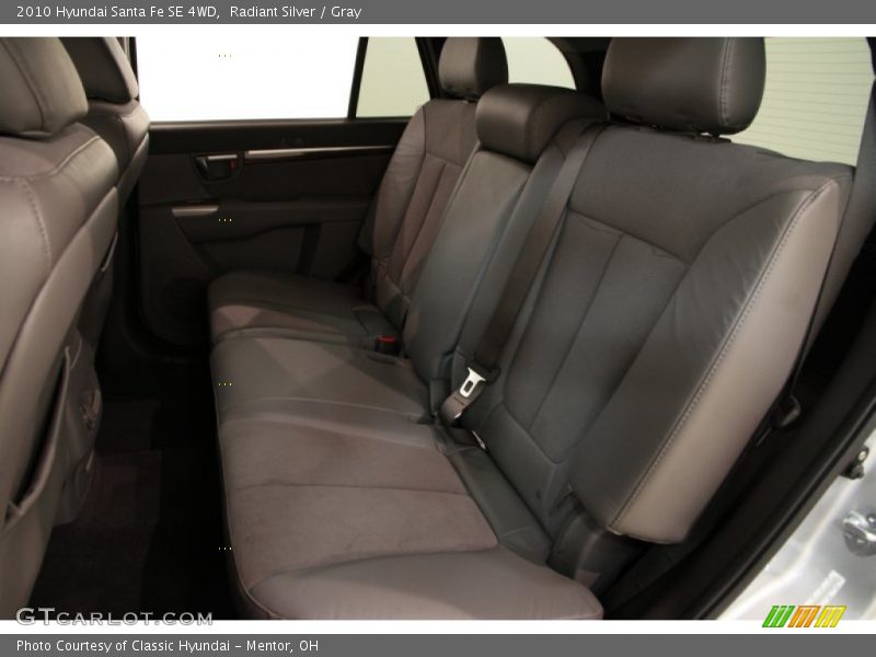 Radiant Silver / Gray 2010 Hyundai Santa Fe SE 4WD