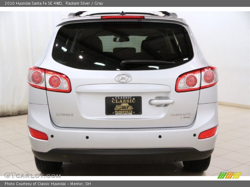 Radiant Silver / Gray 2010 Hyundai Santa Fe SE 4WD