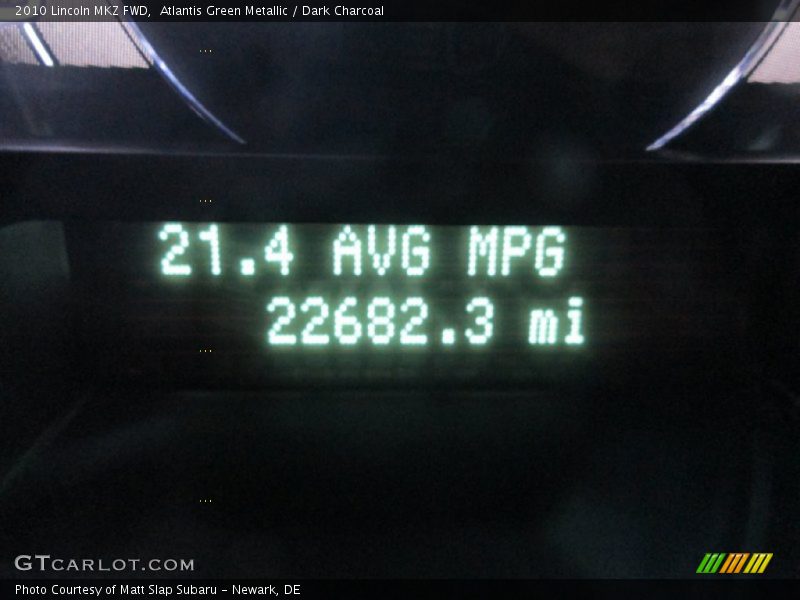 Atlantis Green Metallic / Dark Charcoal 2010 Lincoln MKZ FWD