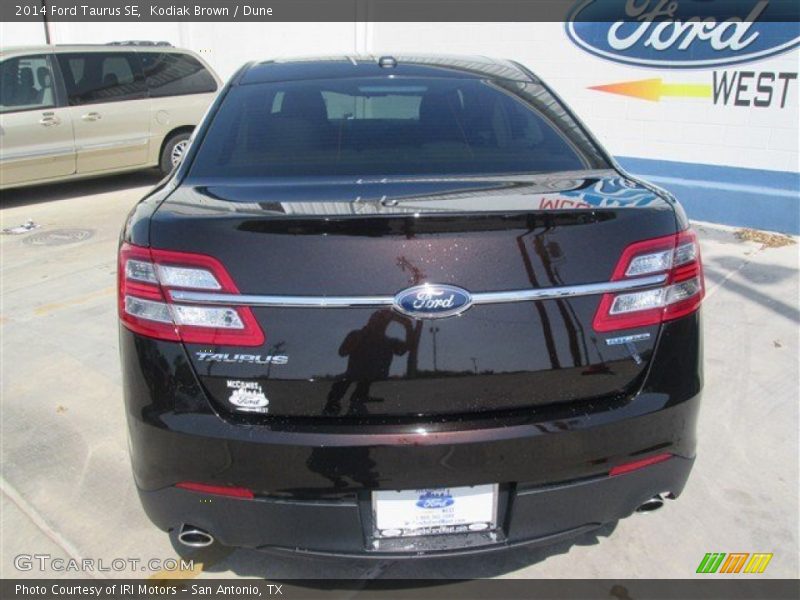 Kodiak Brown / Dune 2014 Ford Taurus SE