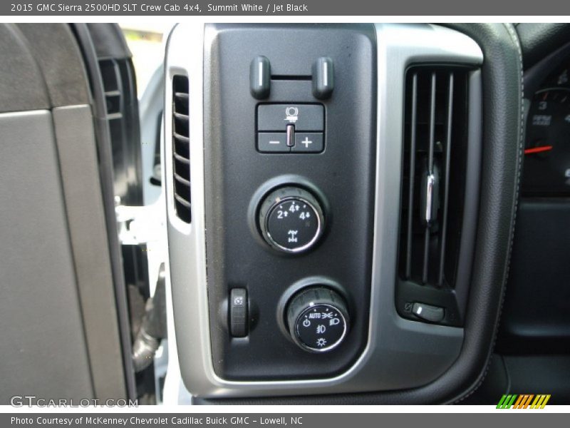 Controls of 2015 Sierra 2500HD SLT Crew Cab 4x4