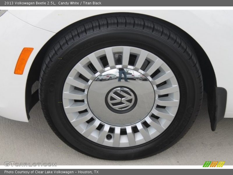 Candy White / Titan Black 2013 Volkswagen Beetle 2.5L