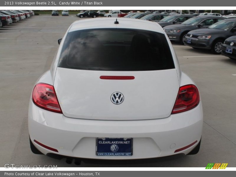 Candy White / Titan Black 2013 Volkswagen Beetle 2.5L