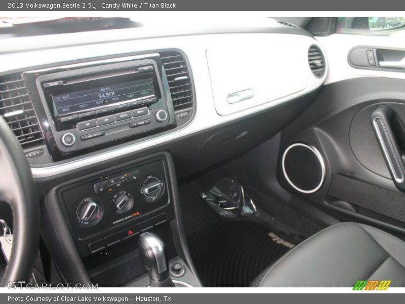 Candy White / Titan Black 2013 Volkswagen Beetle 2.5L