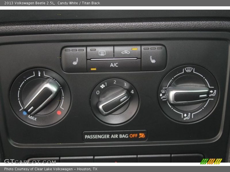 Candy White / Titan Black 2013 Volkswagen Beetle 2.5L