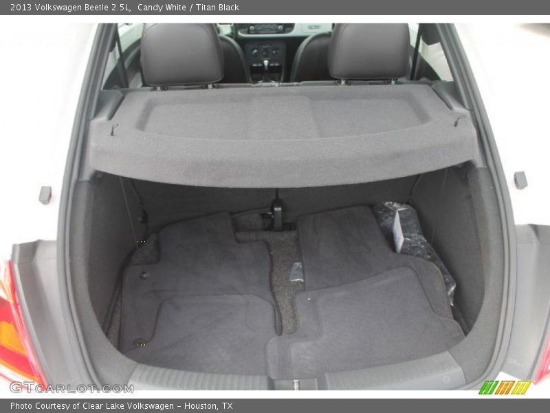 Candy White / Titan Black 2013 Volkswagen Beetle 2.5L