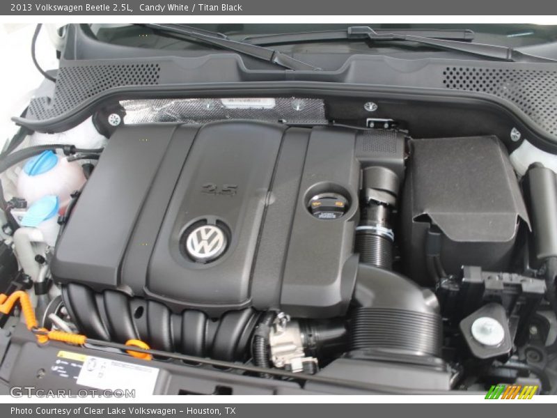 Candy White / Titan Black 2013 Volkswagen Beetle 2.5L