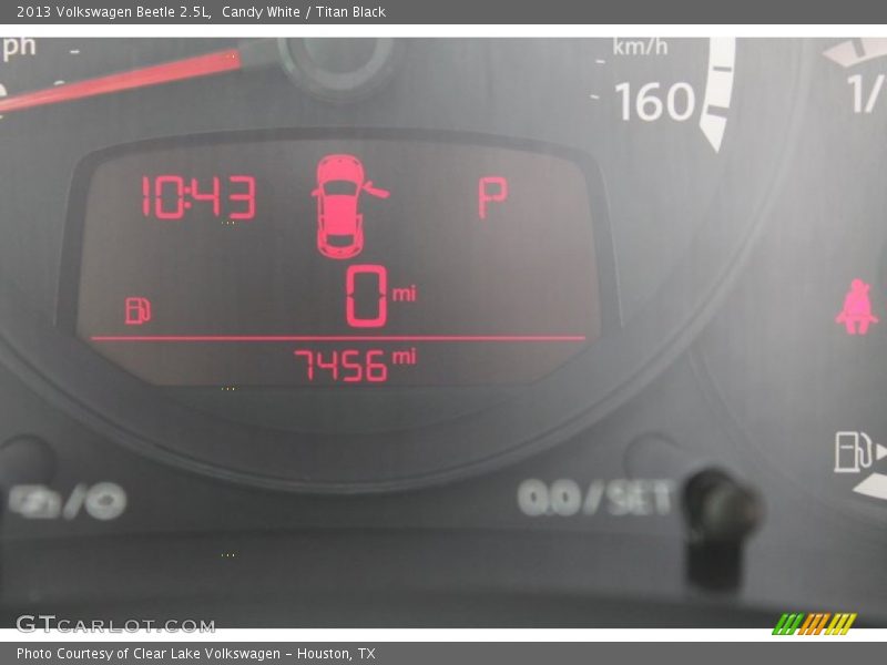 Candy White / Titan Black 2013 Volkswagen Beetle 2.5L