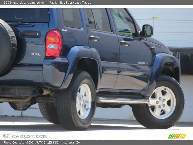 Patriot Blue Pearlcoat / Taupe 2002 Jeep Liberty Limited 4x4