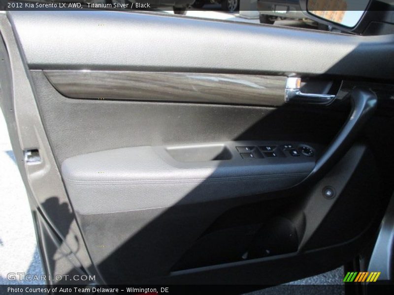Titanium Silver / Black 2012 Kia Sorento LX AWD