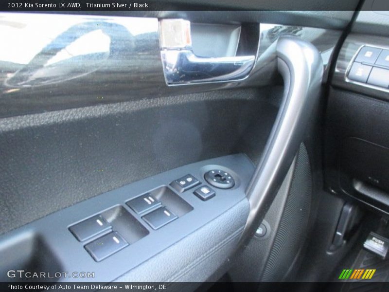 Titanium Silver / Black 2012 Kia Sorento LX AWD
