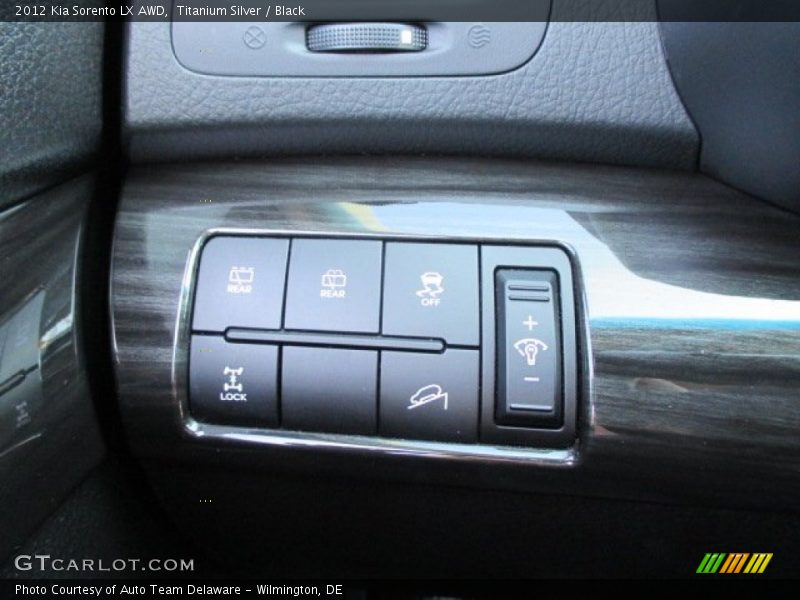 Titanium Silver / Black 2012 Kia Sorento LX AWD