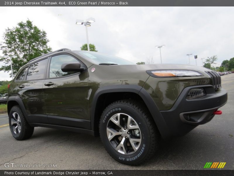 Front 3/4 View of 2014 Cherokee Trailhawk 4x4