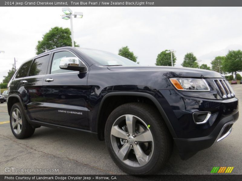 Front 3/4 View of 2014 Grand Cherokee Limited