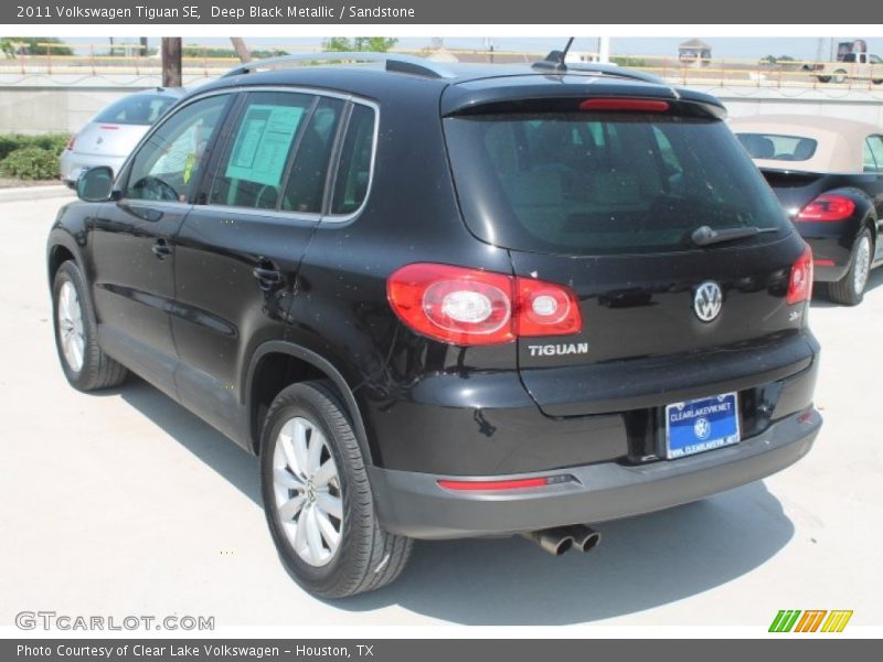 Deep Black Metallic / Sandstone 2011 Volkswagen Tiguan SE