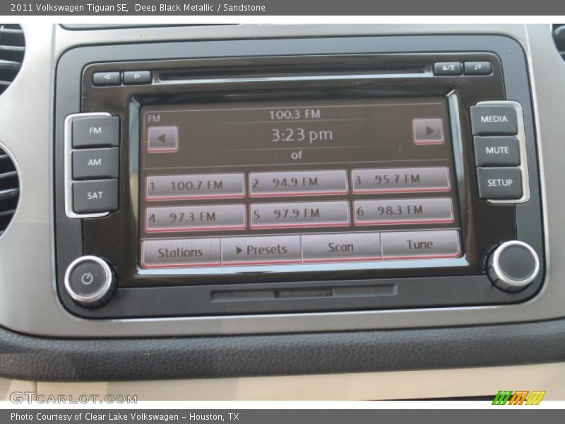 Deep Black Metallic / Sandstone 2011 Volkswagen Tiguan SE