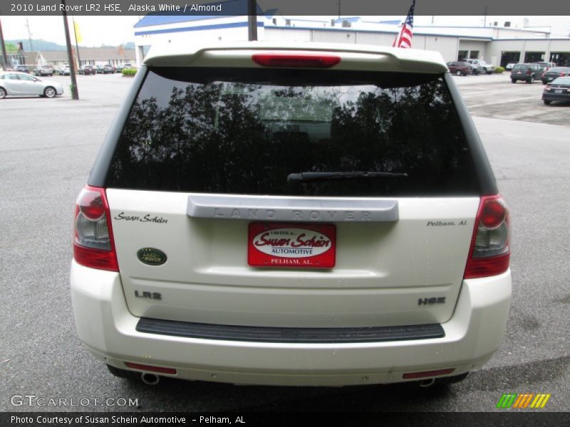 Alaska White / Almond 2010 Land Rover LR2 HSE