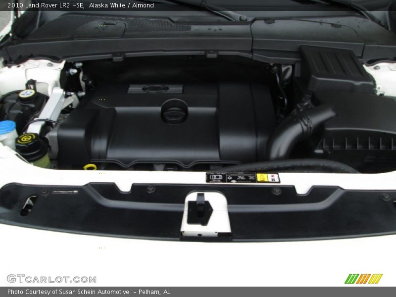 Alaska White / Almond 2010 Land Rover LR2 HSE