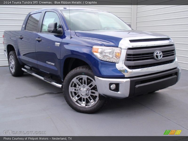 Front 3/4 View of 2014 Tundra SR5 Crewmax